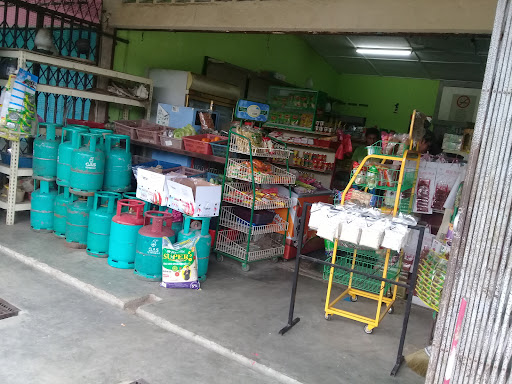 Kedai Runcit Siti Aminah & Keluarga
