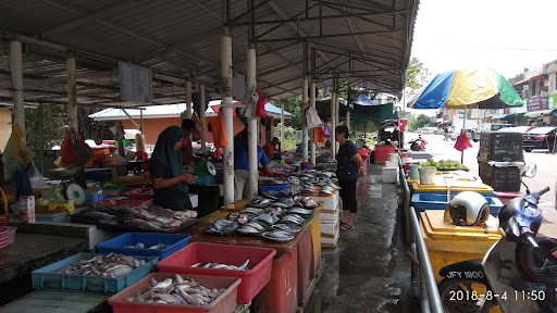 Pontian Kechil Riverside Fresh Fish Market