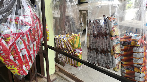 Kedai Runcit Kak Wok