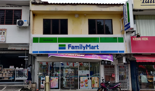 FamilyMart Bukit Beruang