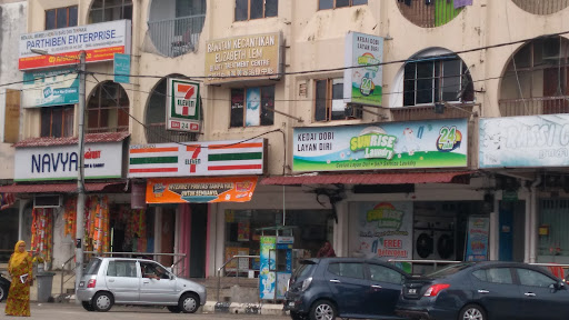 7-11 Store