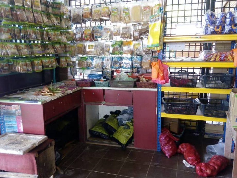 Kedai Runcit Azahari 1 kedai runcit azahari