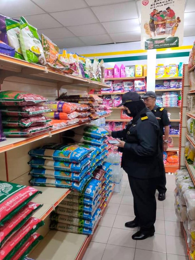 kedai runcit pinang emas