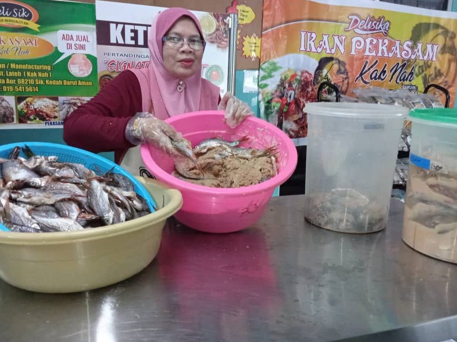 kedai runcit rajoli pengedar ikan pekasam